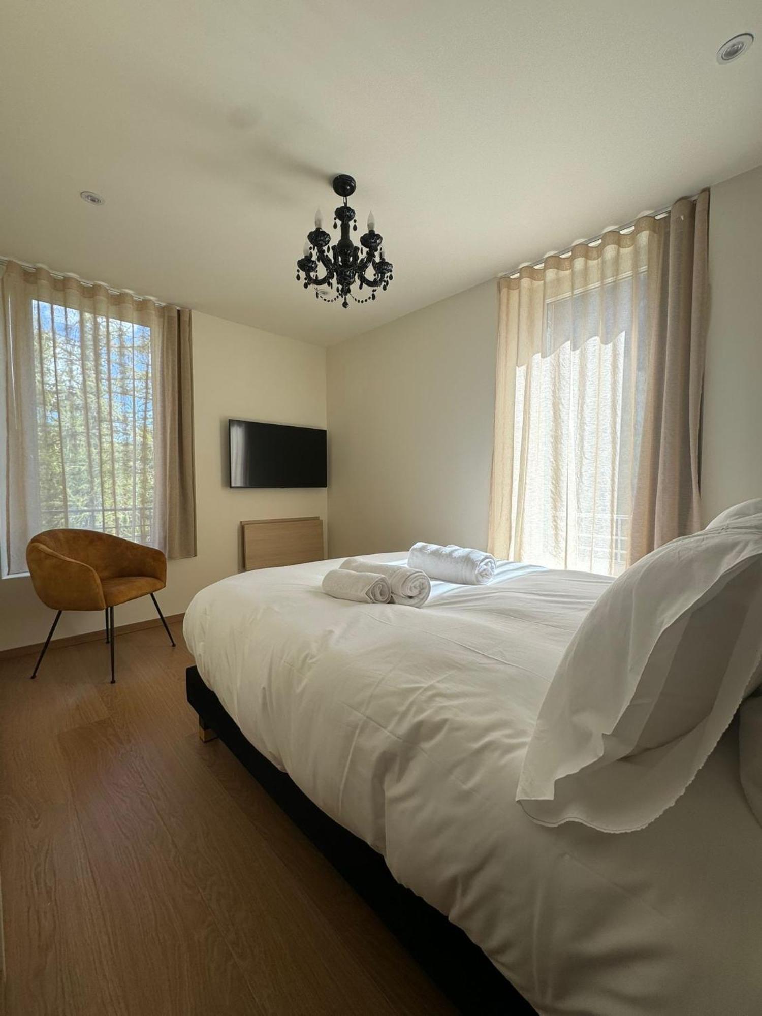 Château-Ville-Vieille Appartements Confortables Avec Vue Montagne - Residence Villa Belle Fleur מראה חיצוני תמונה