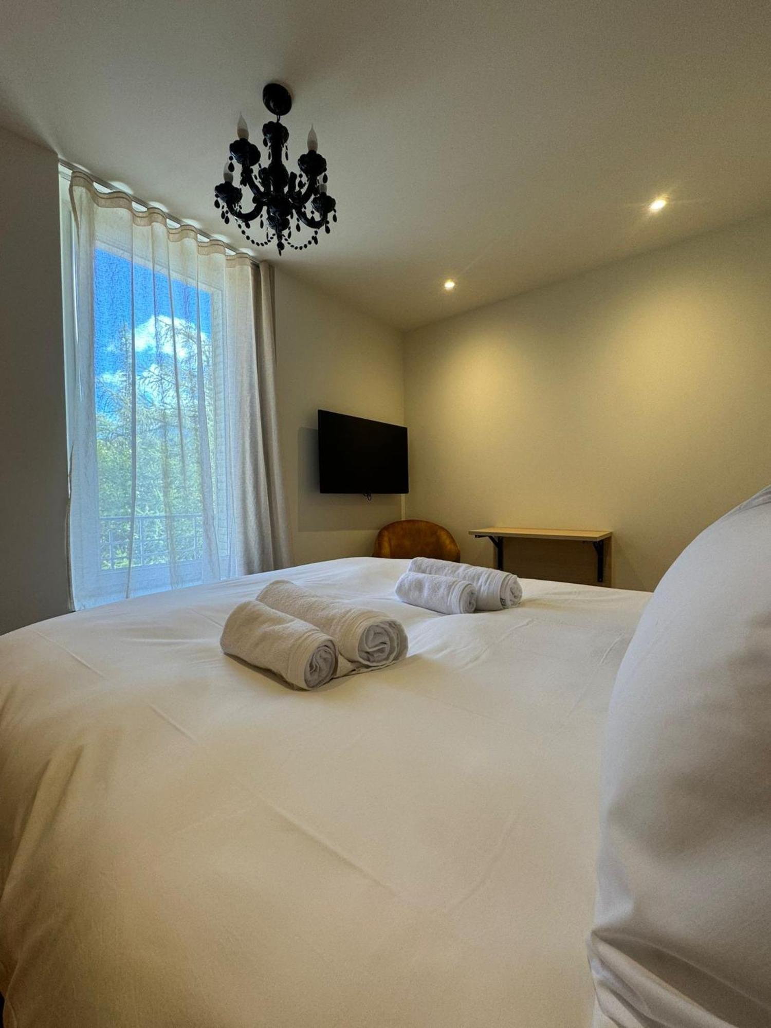 Château-Ville-Vieille Appartements Confortables Avec Vue Montagne - Residence Villa Belle Fleur מראה חיצוני תמונה