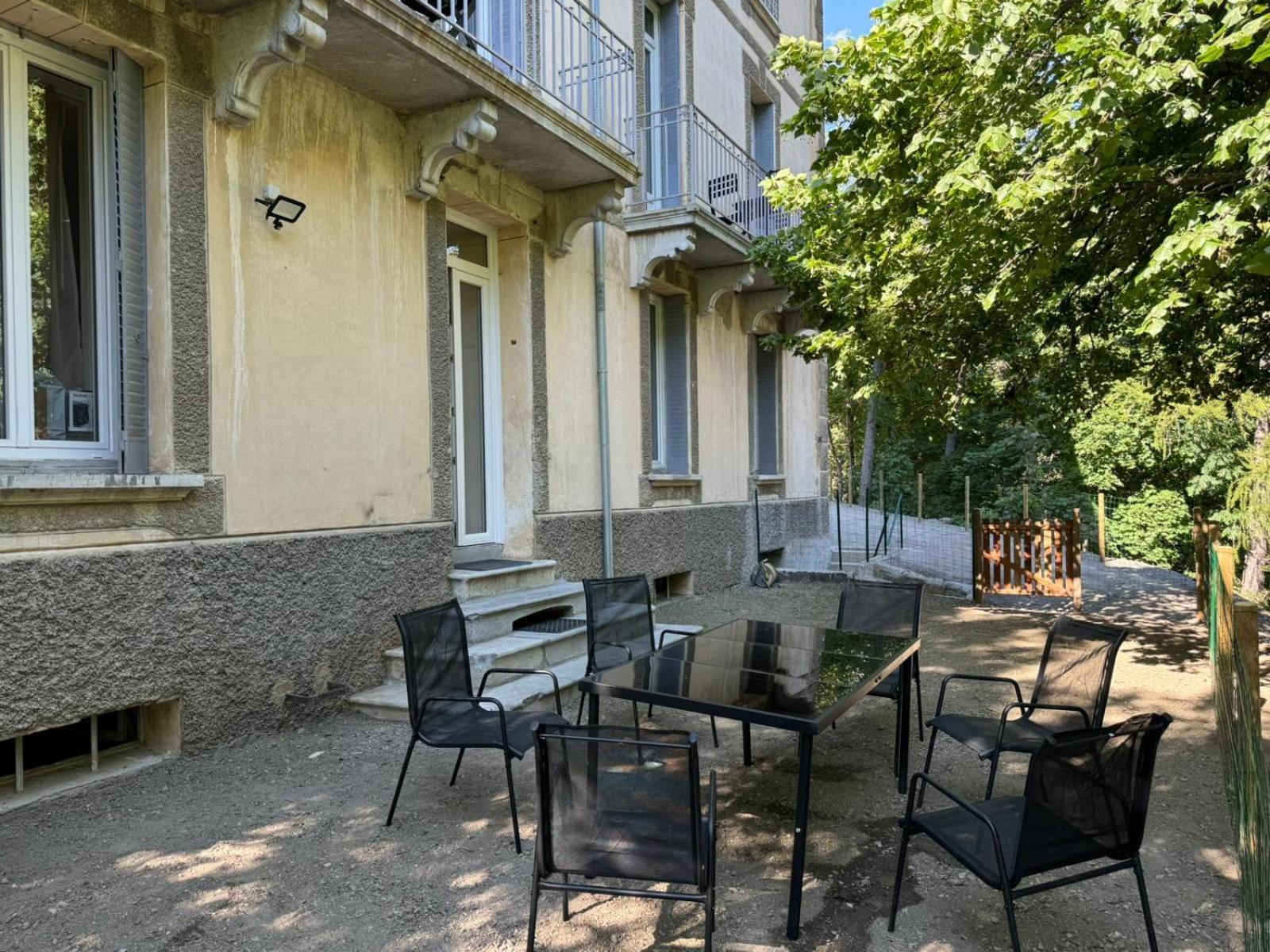 Château-Ville-Vieille Appartements Confortables Avec Vue Montagne - Residence Villa Belle Fleur מראה חיצוני תמונה