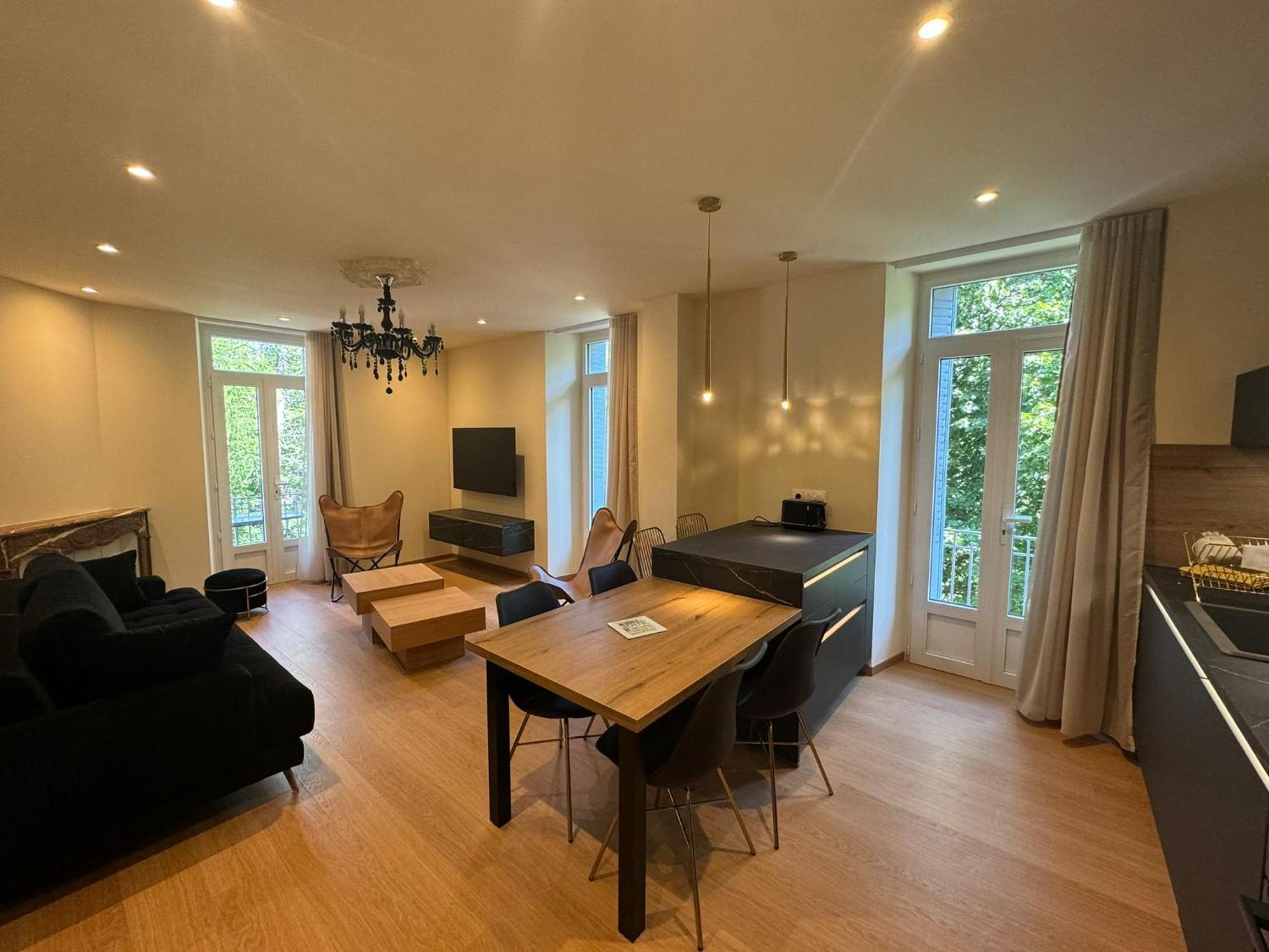 Château-Ville-Vieille Appartements Confortables Avec Vue Montagne - Residence Villa Belle Fleur מראה חיצוני תמונה