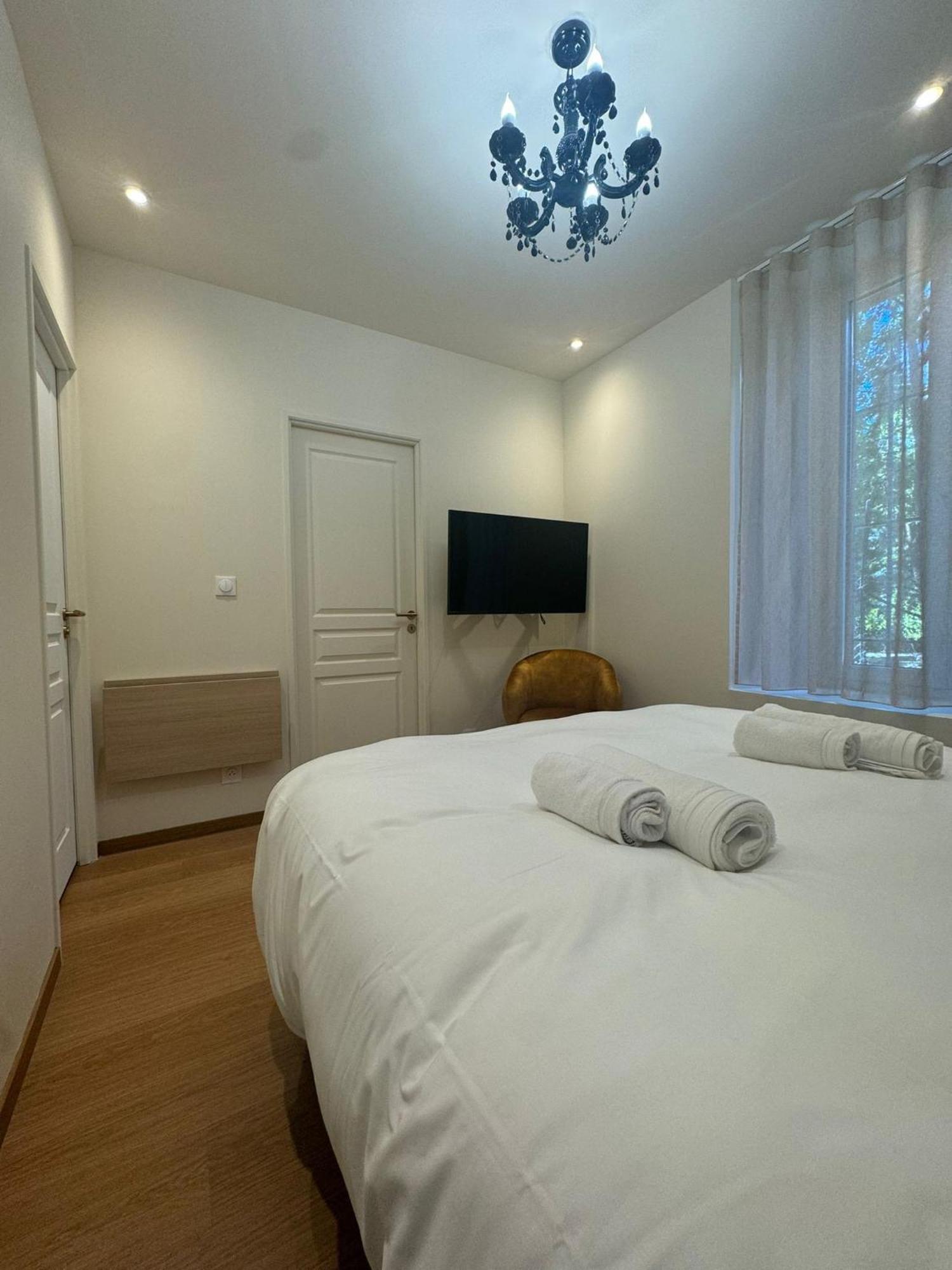 Château-Ville-Vieille Appartements Confortables Avec Vue Montagne - Residence Villa Belle Fleur מראה חיצוני תמונה