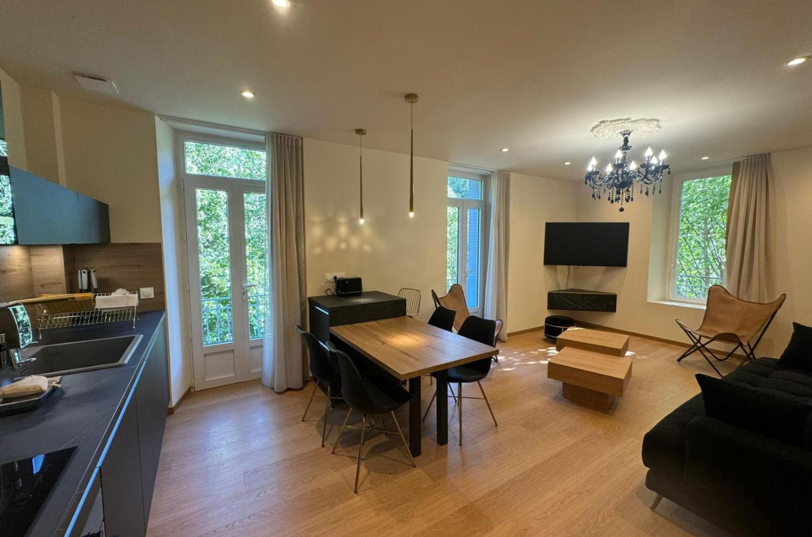 Château-Ville-Vieille Appartements Confortables Avec Vue Montagne - Residence Villa Belle Fleur מראה חיצוני תמונה